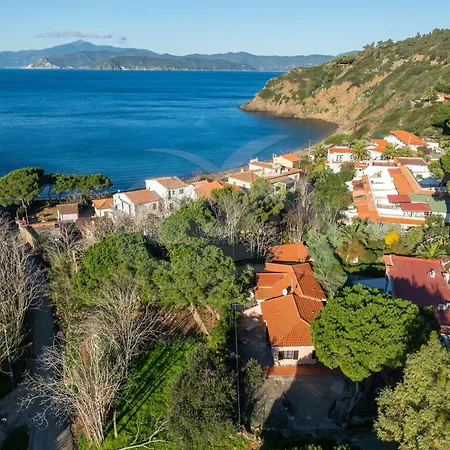 A Due Passi Dal Mare - Goelba *