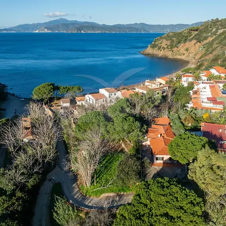 A Due Passi Dal Mare - Goelba *